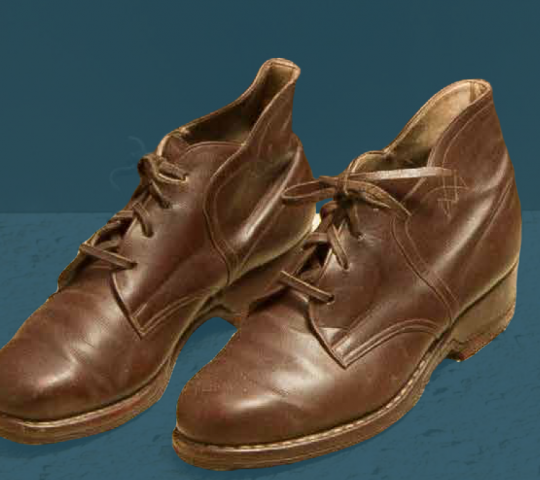 Čevlji na vezalke šivane izdelave, sredina 20. stoletja