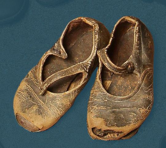 Nizki otroški čevlji s paščkom, okoli leta 1930