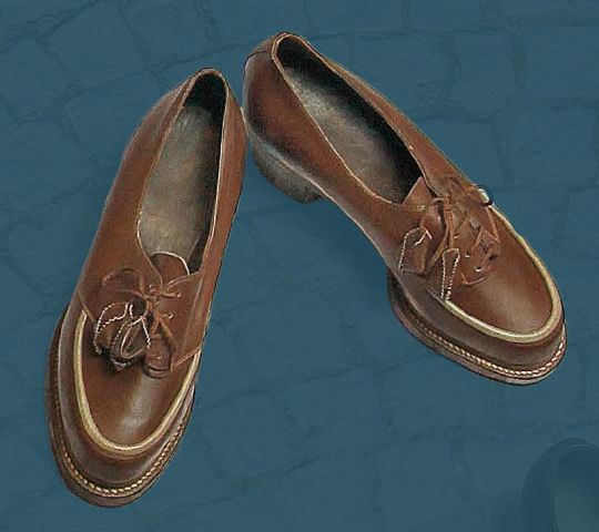 Ženski nizki čevlji, izdelek Francke Mandič, druga četrtina 20. stoletja