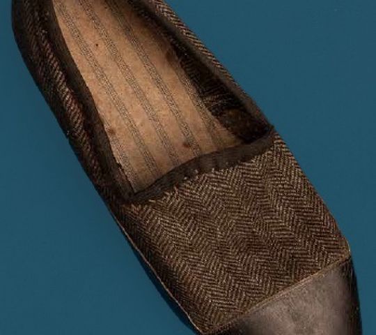 Copata oz. nizek ženski čevelj, druga četrtina 20. stoletja.