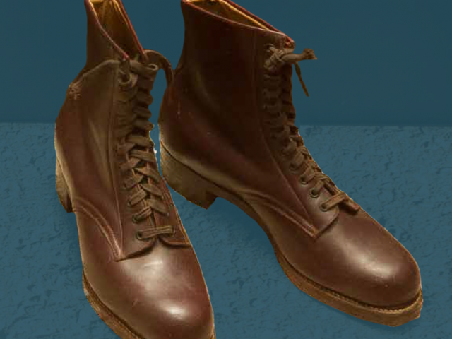Visoki čevlji na vezalke, klinčane izdelave, sredina 20. stoletja