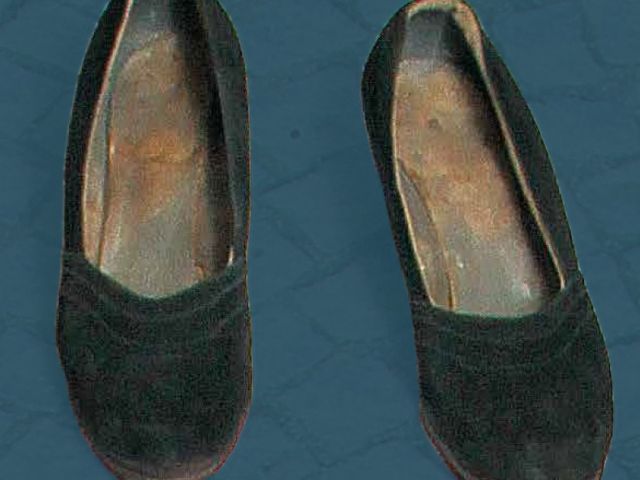 Nizki ženski čevlji iz semiša, med obema svetovnima vojnama