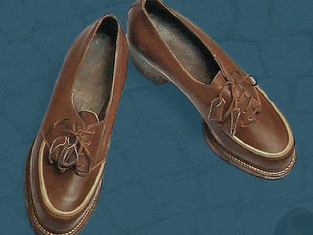 Ženski nizki čevlji, izdelek Francke Mandič, druga četrtina 20. stoletja