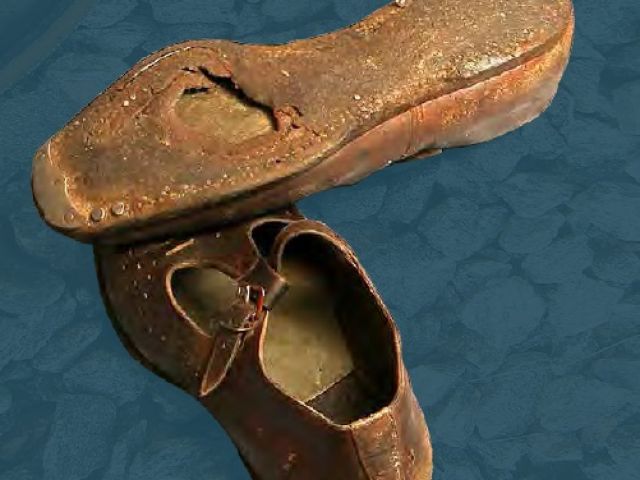 Moški močno obrabljeni nizki čevlji, sredina 20. stoletja