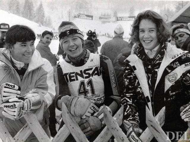 Mateja Svet, Katjuša Pušnik in Veronika Šarec po tekmi v Altenmarktu 1989. Foto: Joco Žnidaršič